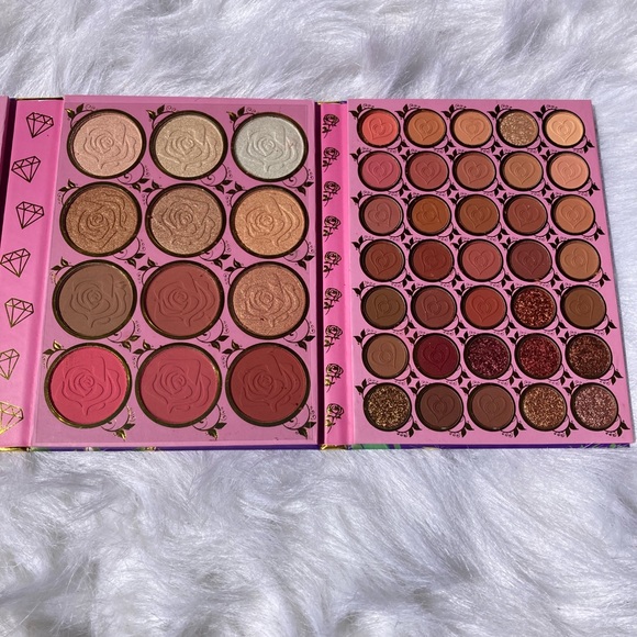 Selena Makeup Pallet - Picture 4 of 4